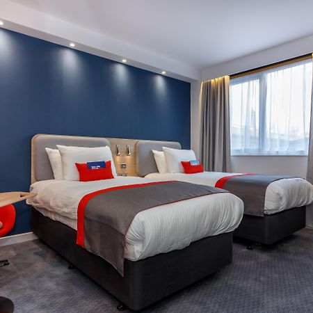 Holiday Inn Express - Wigan By Ihg Exterior photo