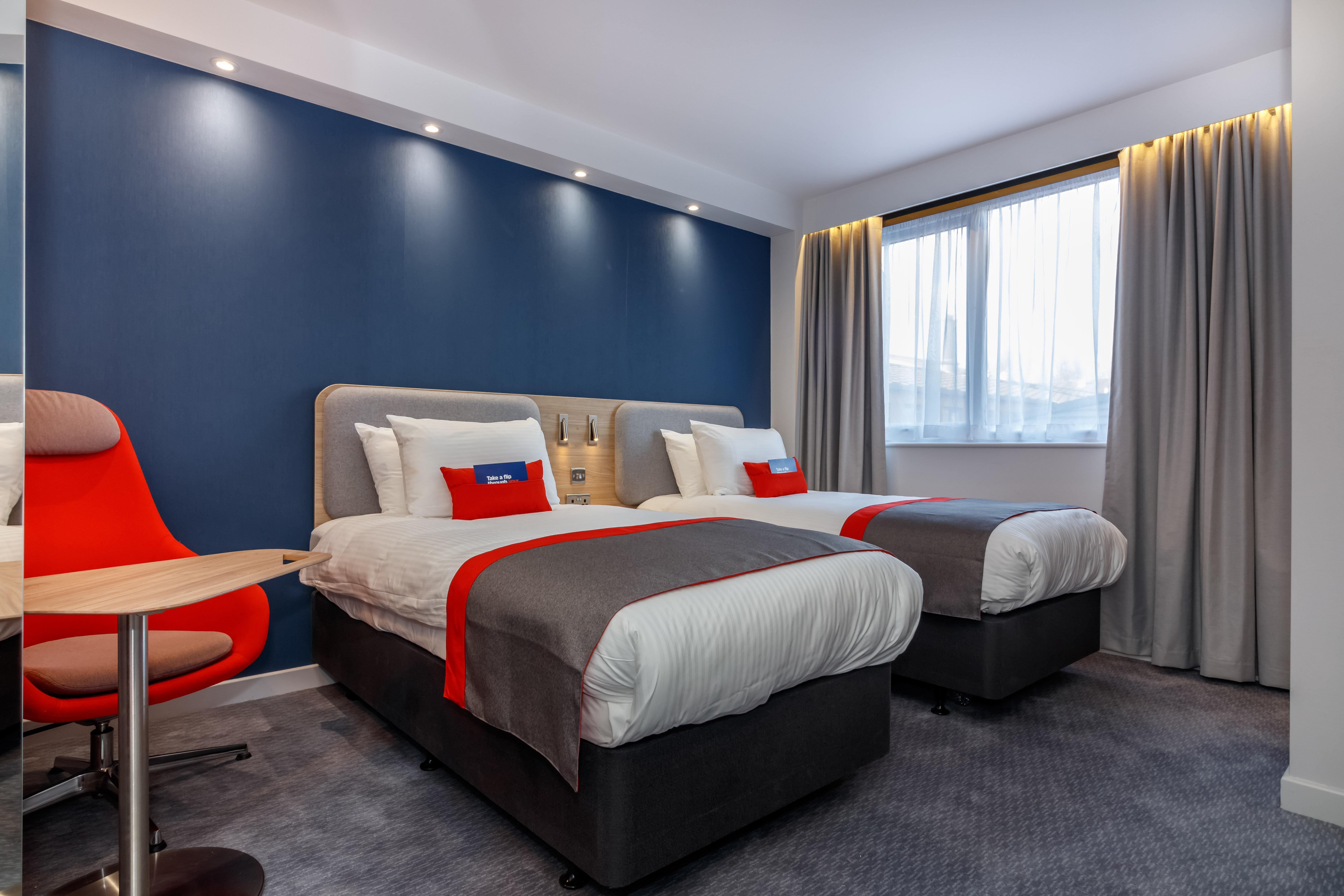 Holiday Inn Express - Wigan By Ihg Exterior photo