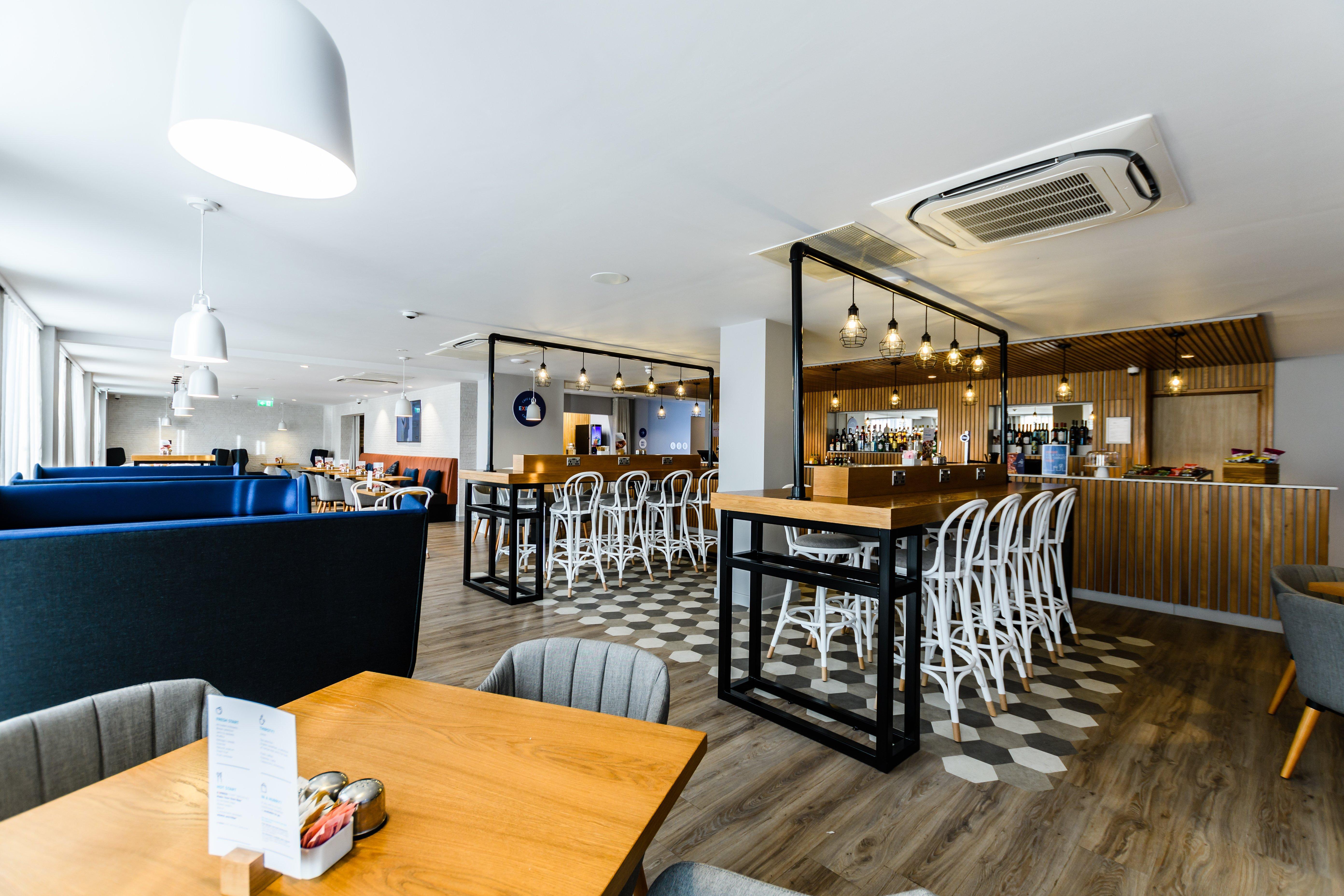 Holiday Inn Express - Wigan By Ihg Exterior photo