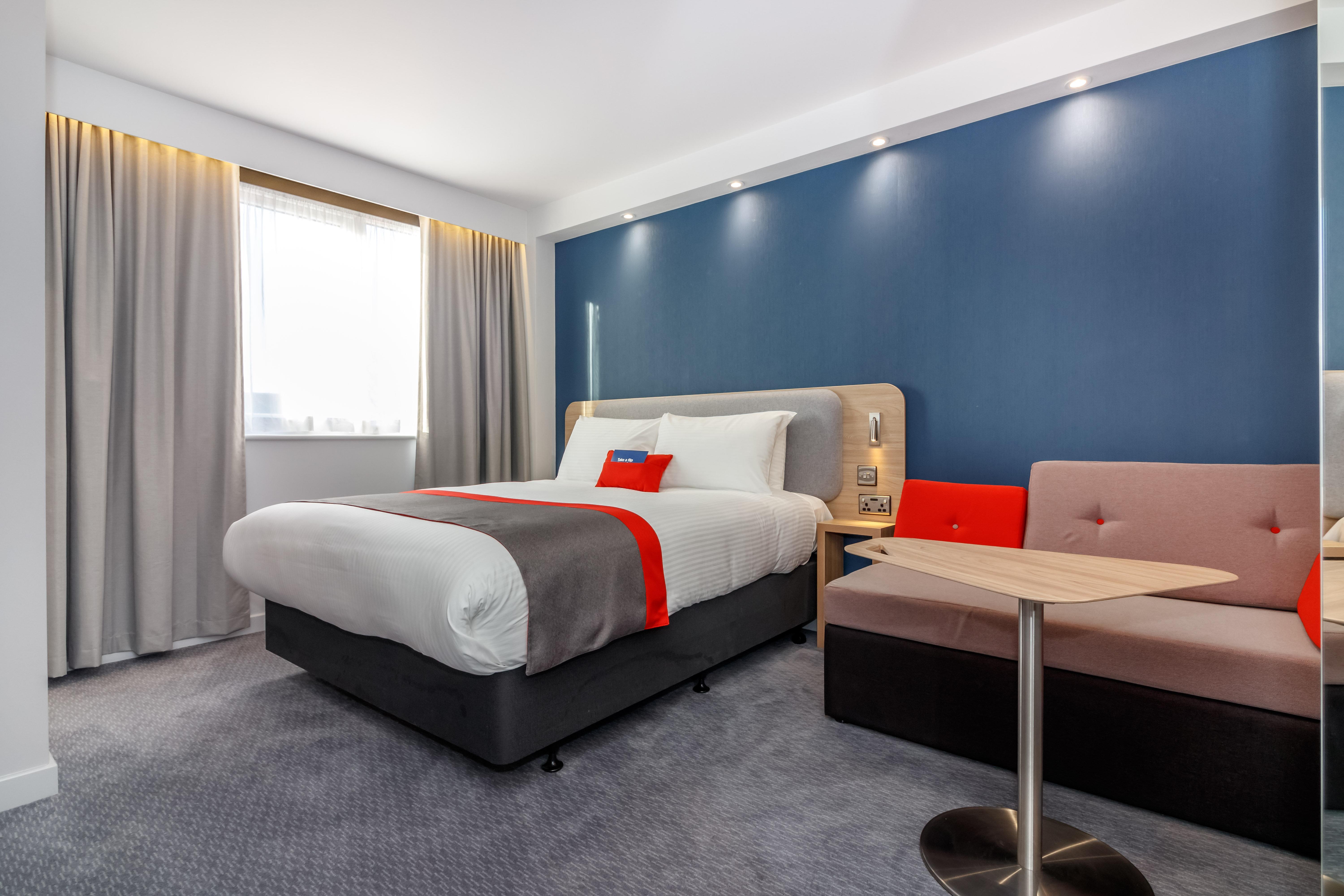Holiday Inn Express - Wigan By Ihg Exterior photo