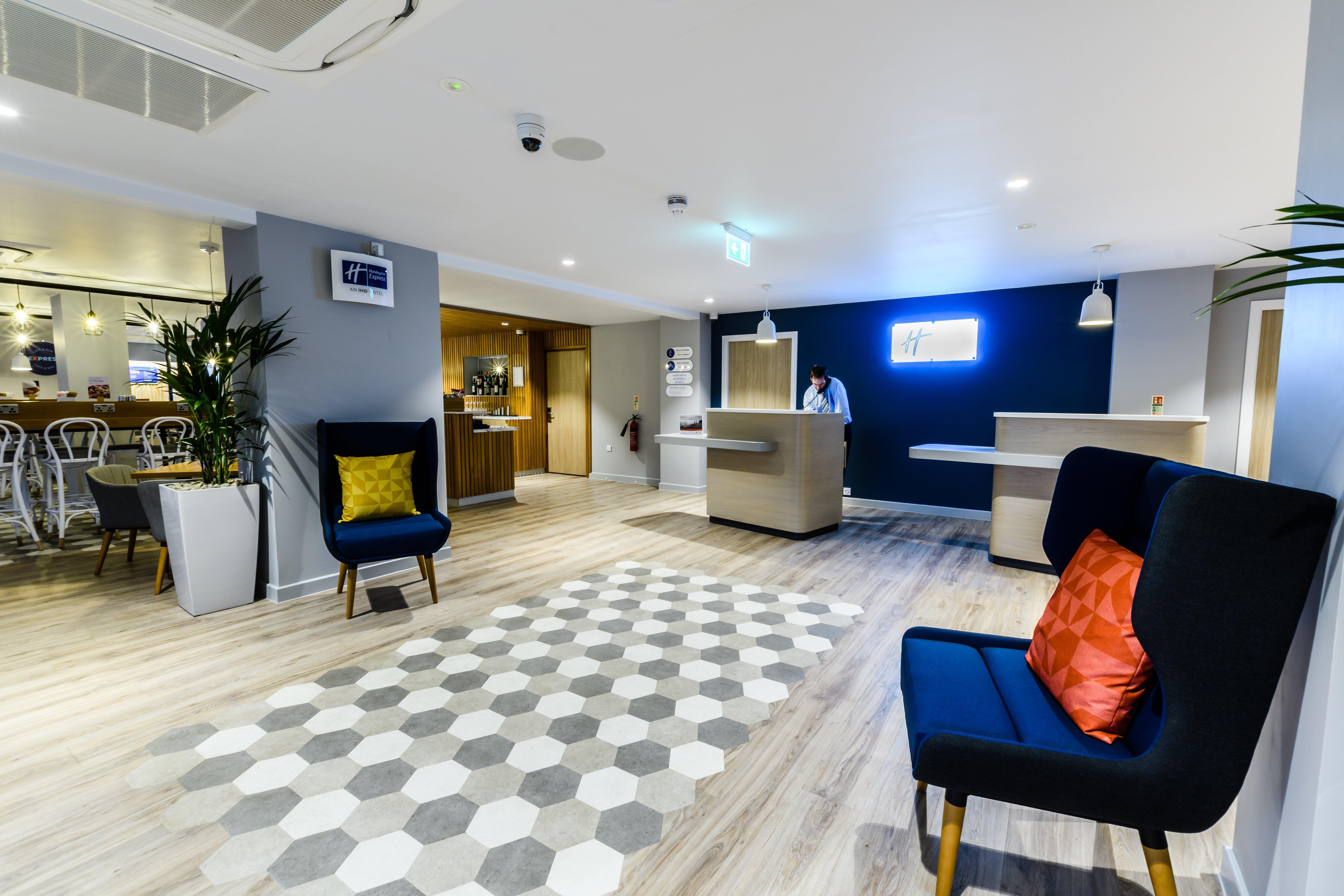 Holiday Inn Express - Wigan By Ihg Exterior photo