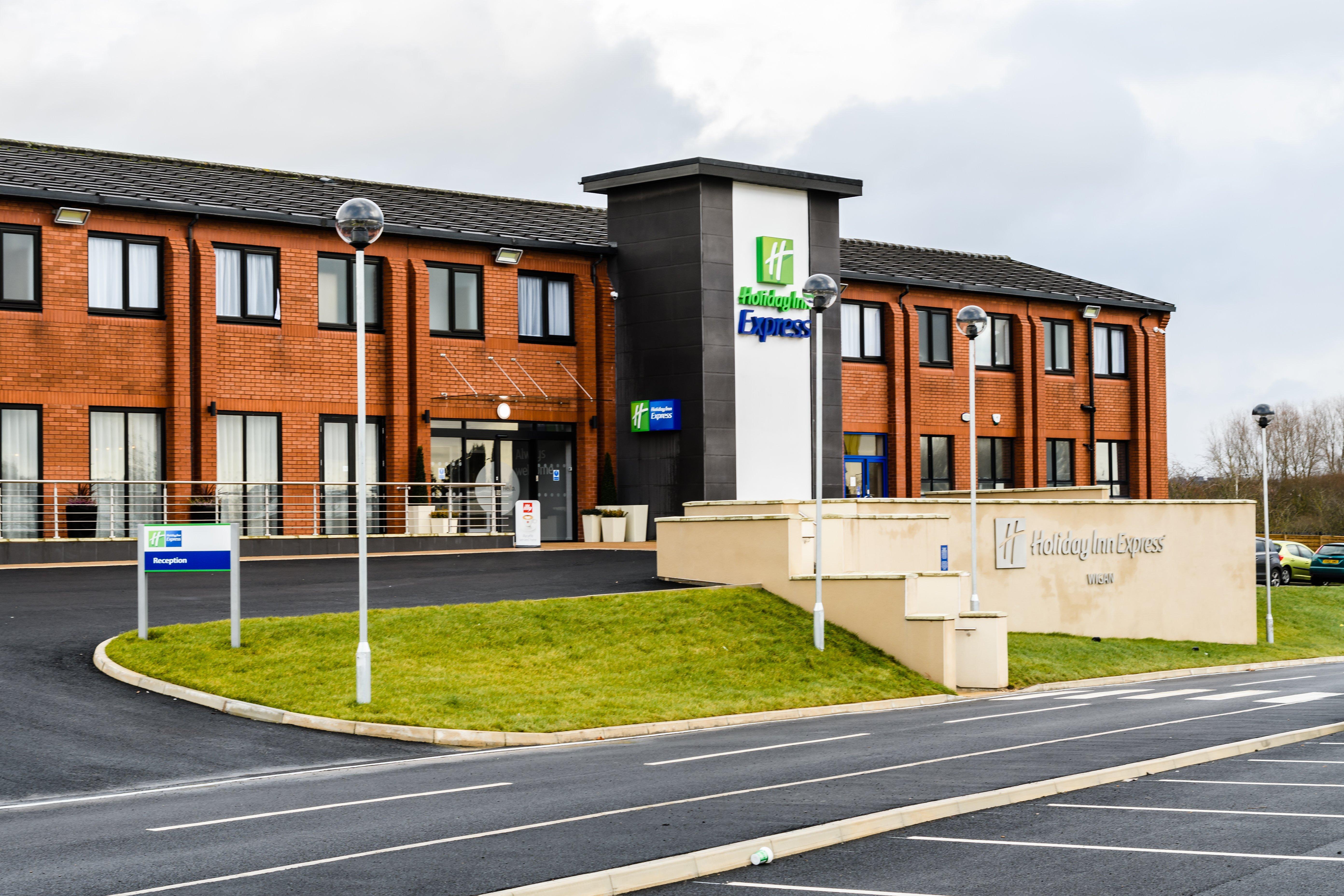 Holiday Inn Express - Wigan By Ihg Exterior photo