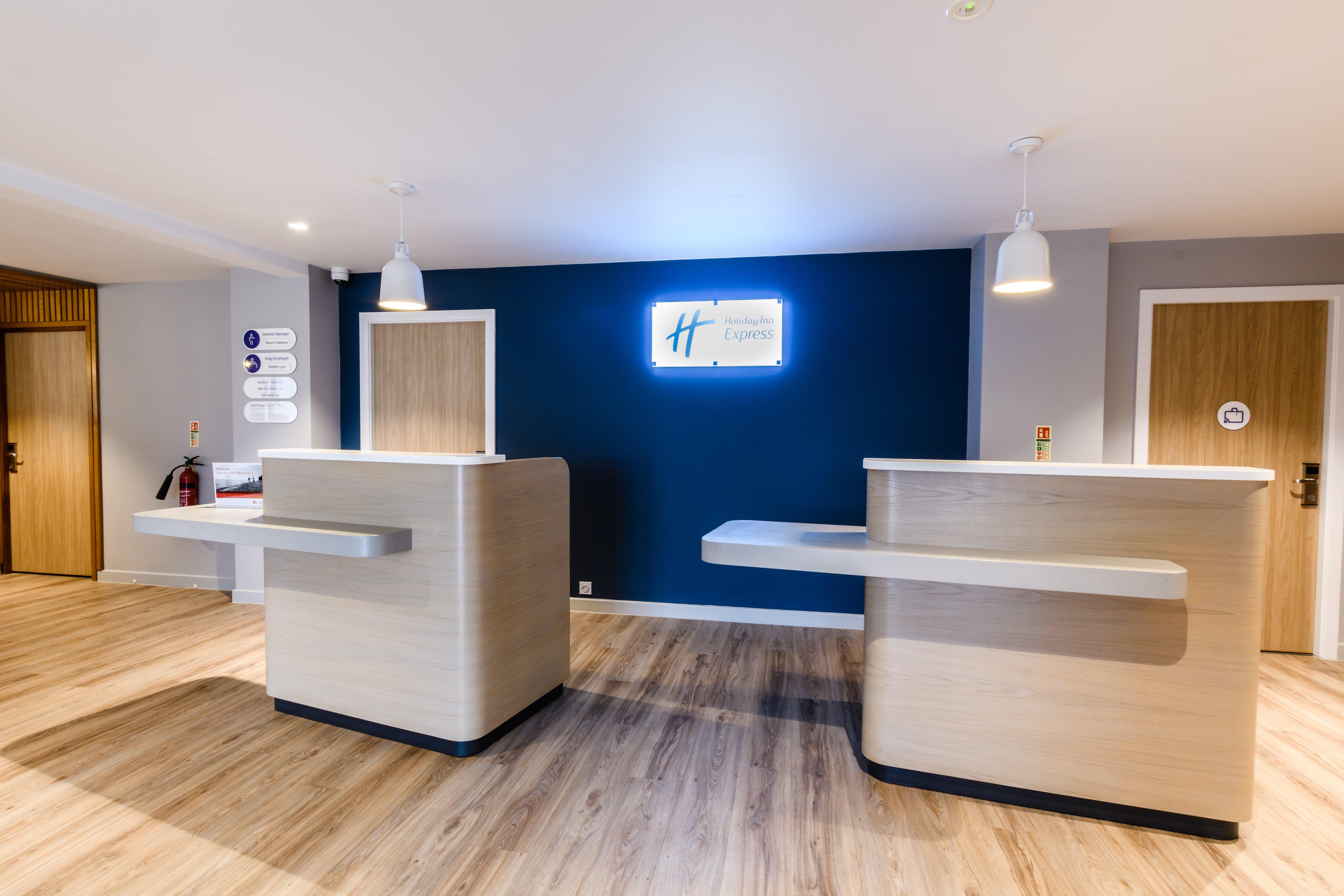 Holiday Inn Express - Wigan By Ihg Exterior photo