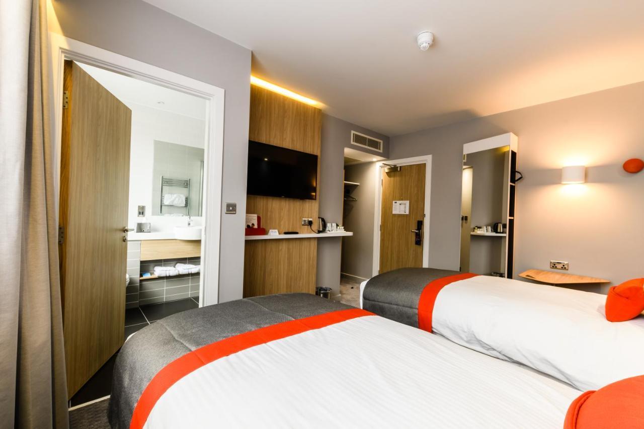 Holiday Inn Express - Wigan By Ihg Exterior photo