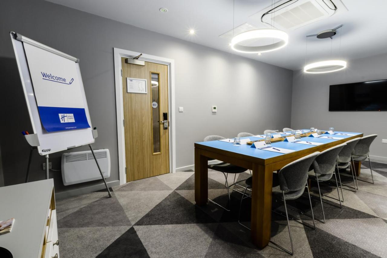 Holiday Inn Express - Wigan By Ihg Exterior photo