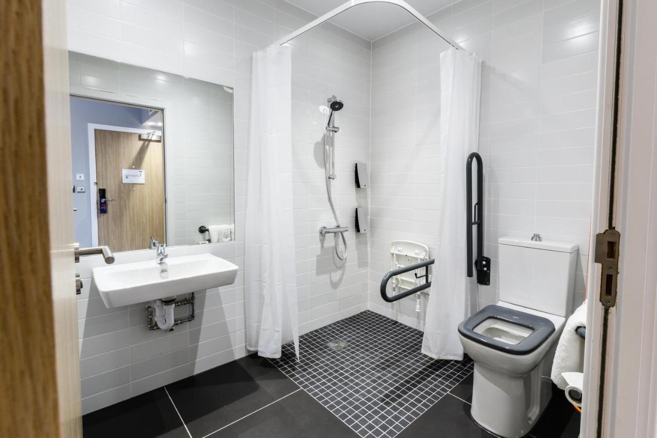 Holiday Inn Express - Wigan By Ihg Exterior photo