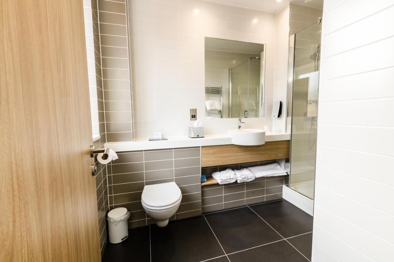 Holiday Inn Express - Wigan By Ihg Exterior photo