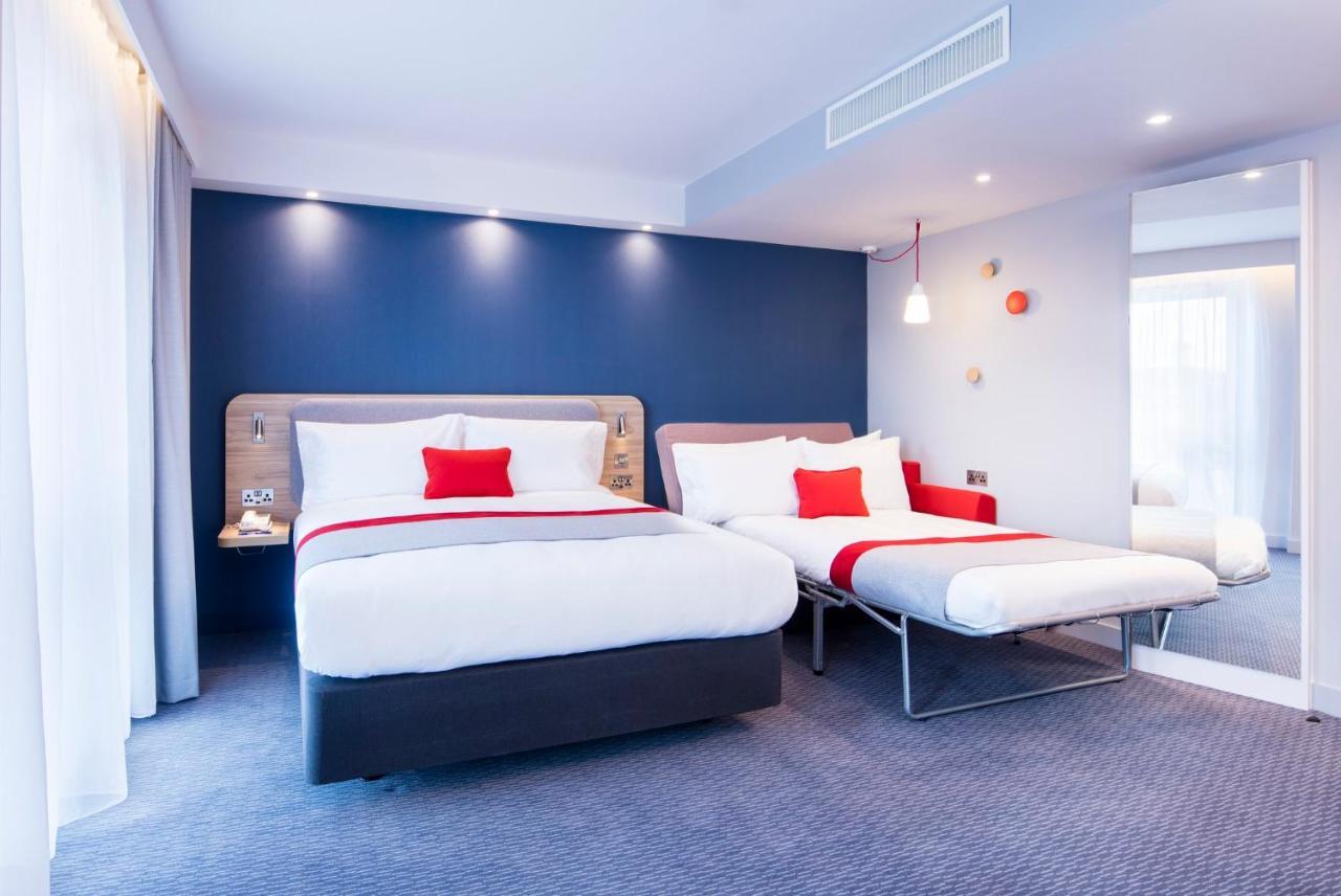 Holiday Inn Express - Wigan By Ihg Exterior photo