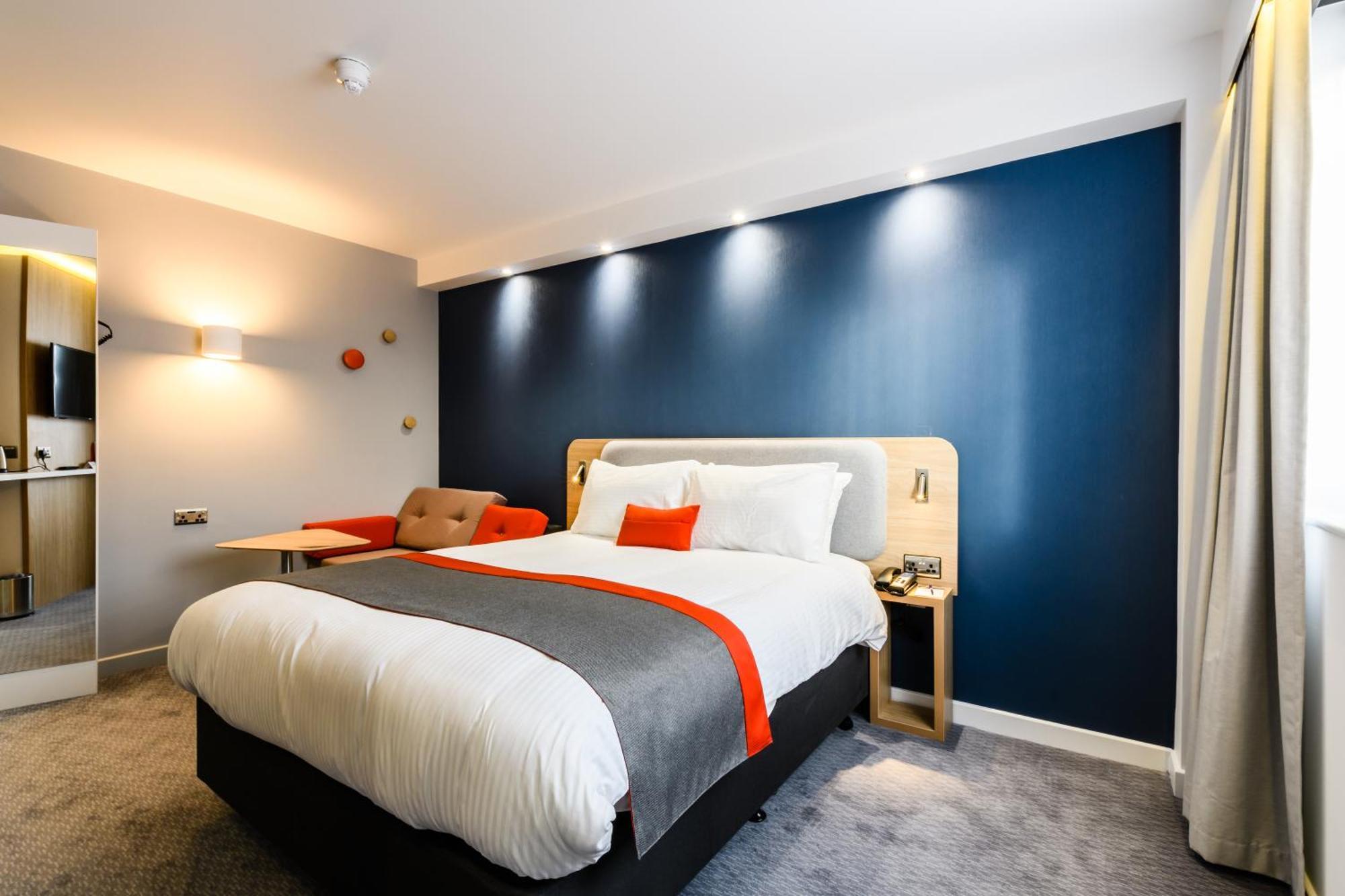Holiday Inn Express - Wigan By Ihg Exterior photo