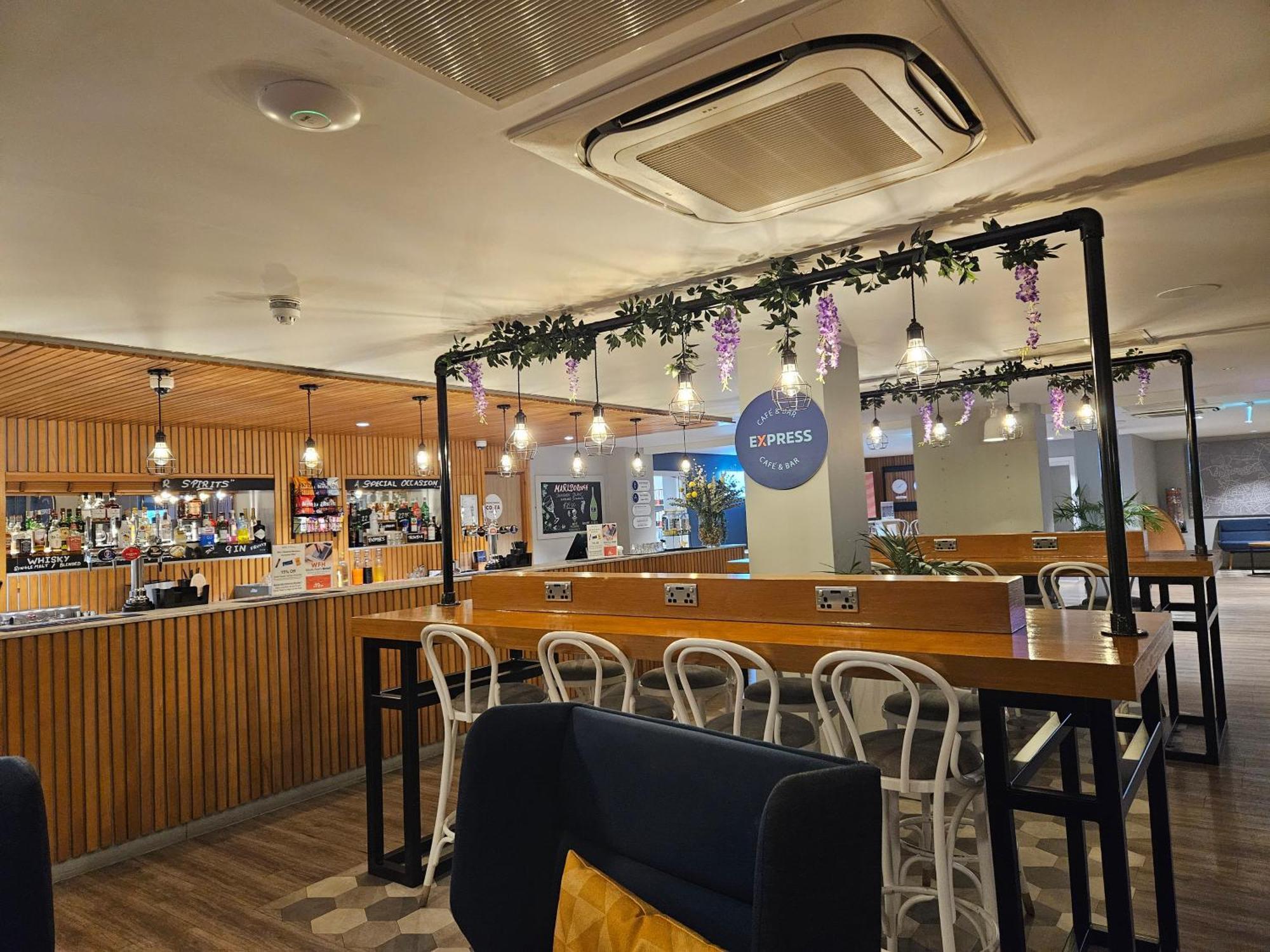 Holiday Inn Express - Wigan By Ihg Exterior photo