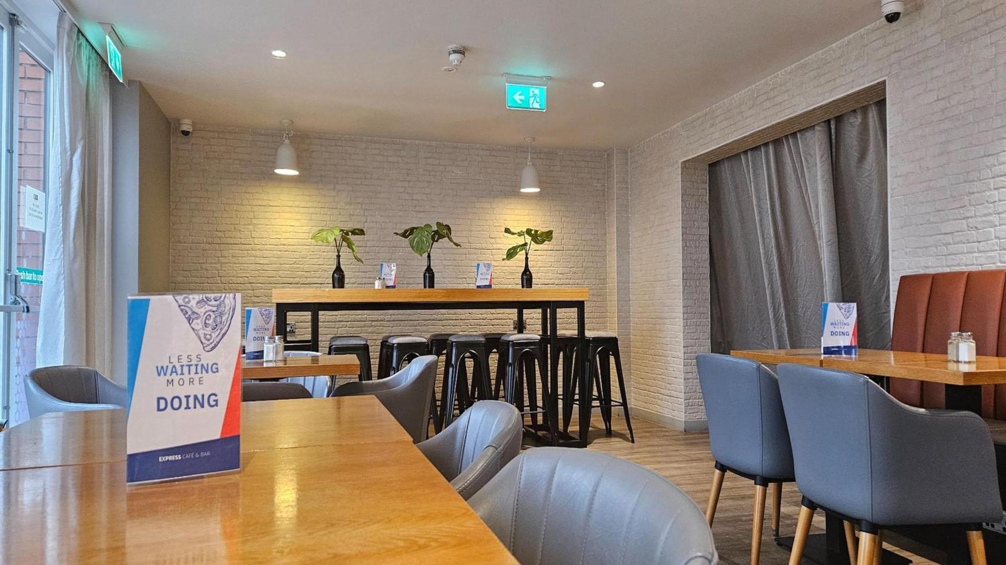 Holiday Inn Express - Wigan By Ihg Exterior photo